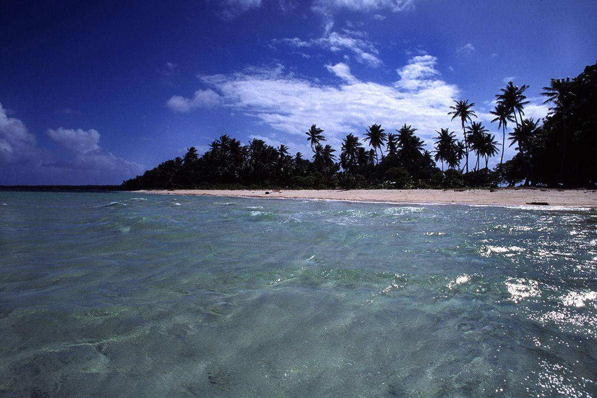 Vistade Las Islas Marshall Desde El Mar Fondo de pantalla