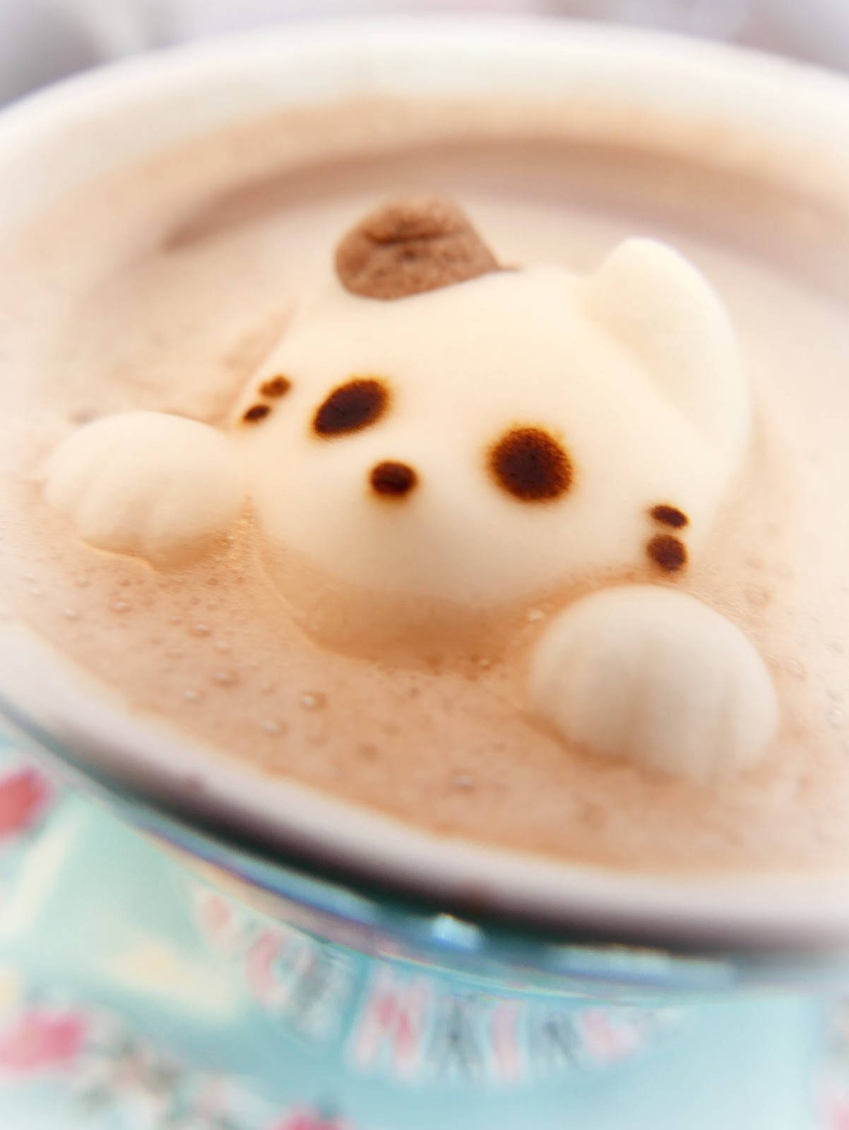 Marshmallow Cat Latte Art Wallpaper