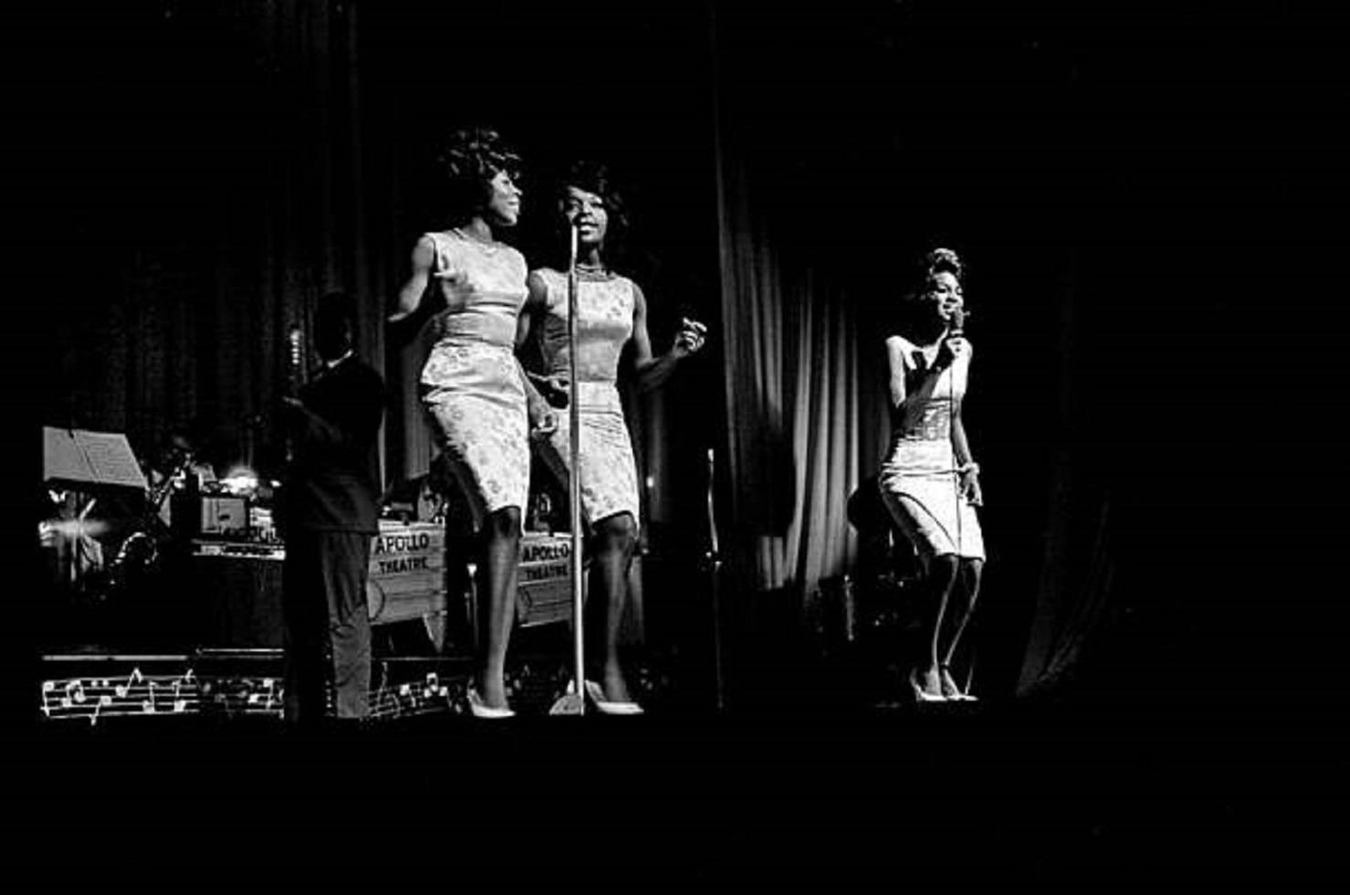 Martha And The Vandellas - On Stage Performance Wallpaper