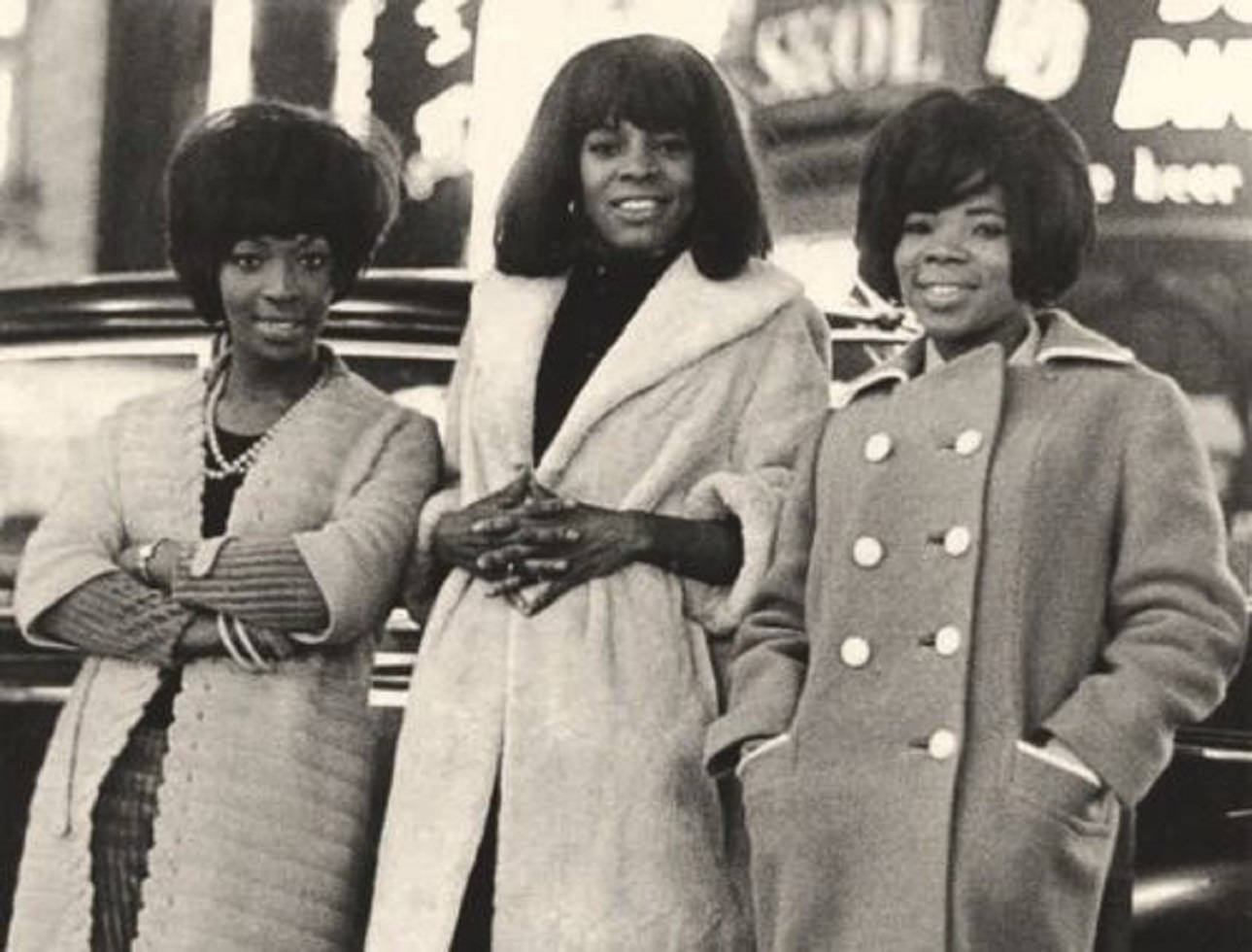 Iconic R&B Group Martha And The Vandellas in Performance Wallpaper