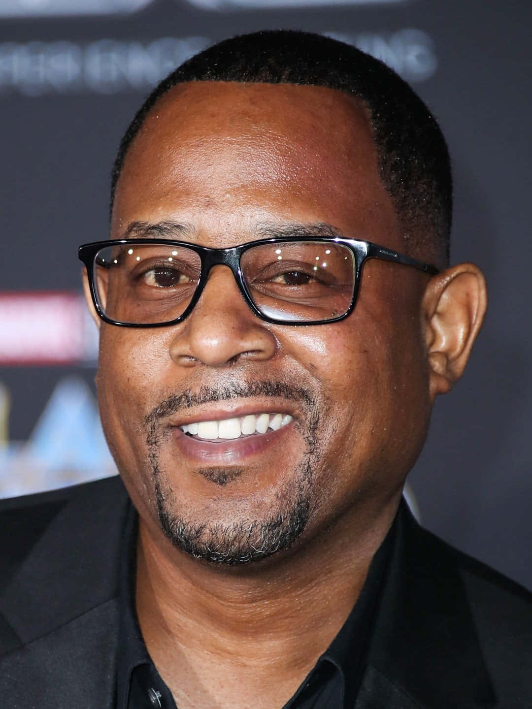 Martin Lawrence Smiling in Candid Style Wallpaper