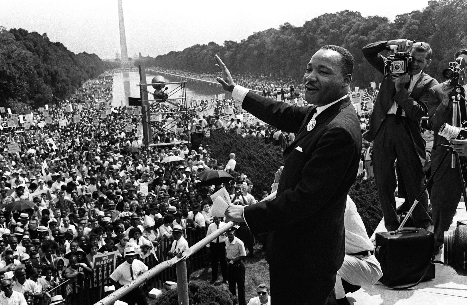Martin Luther King Jr With Crowd At Washington Dc Wallpaper