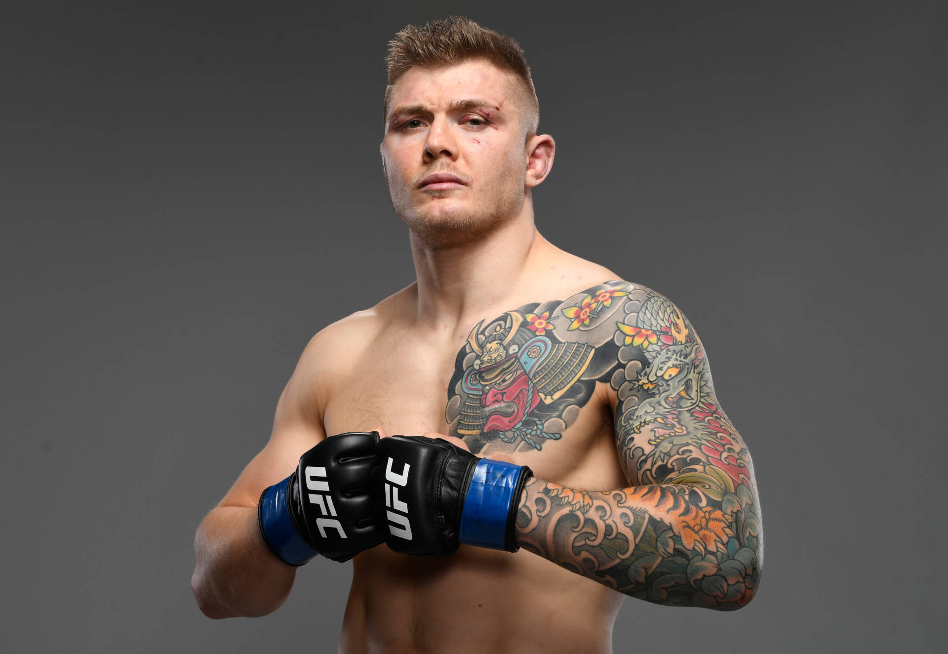 Marvin Vettori With UFC Gloves Wallpaper
