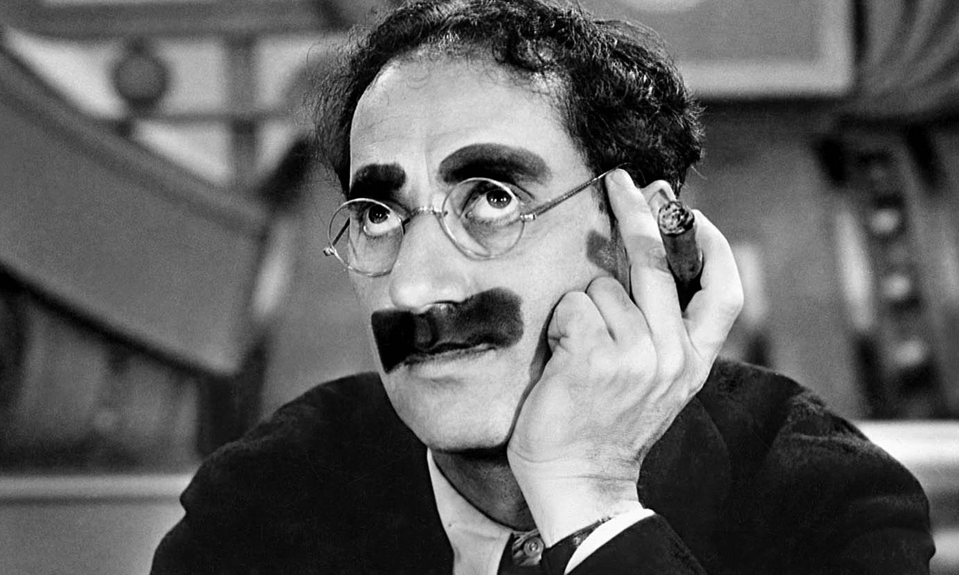 Marxbrothers Groucho Marx Röker Cigarr. Wallpaper
