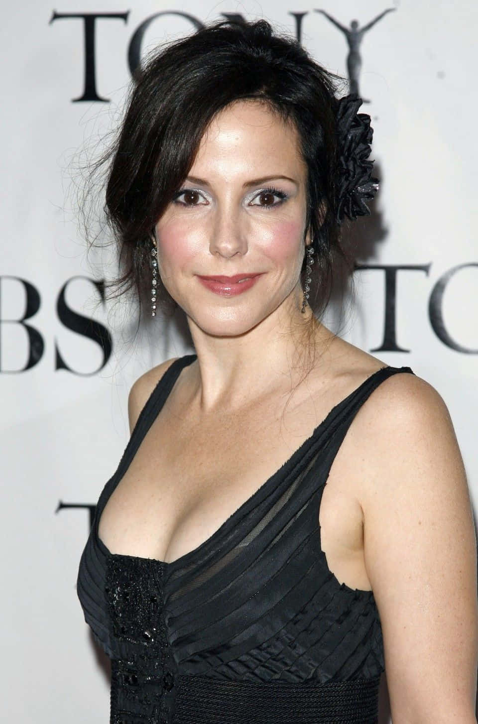 Mary-Louise Parker - Elegant and Radiant Wallpaper