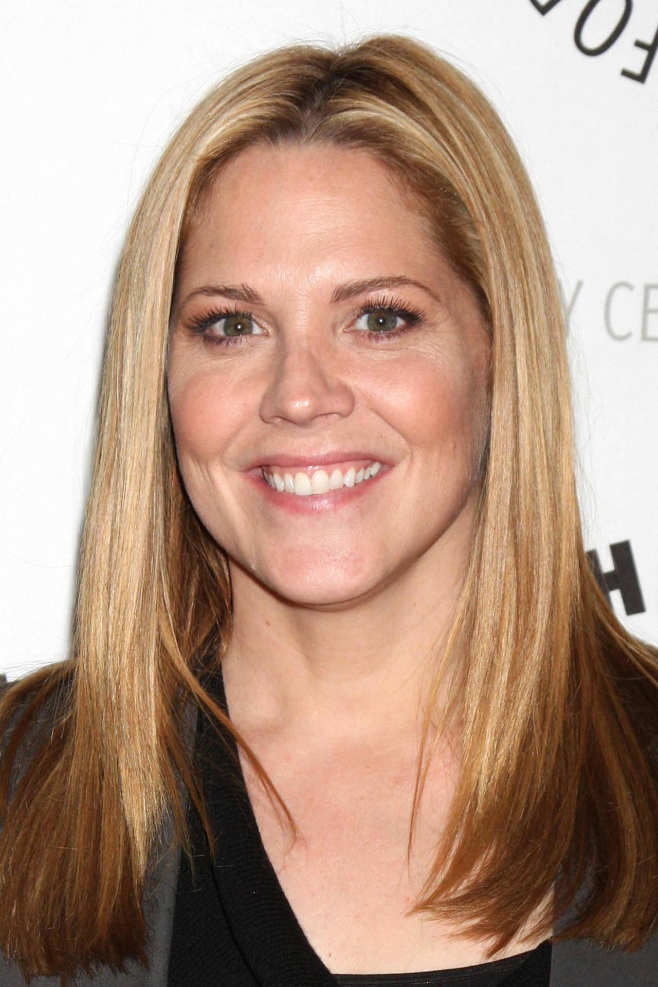Mary McCormack in "In Plain Sight" Wallpaper