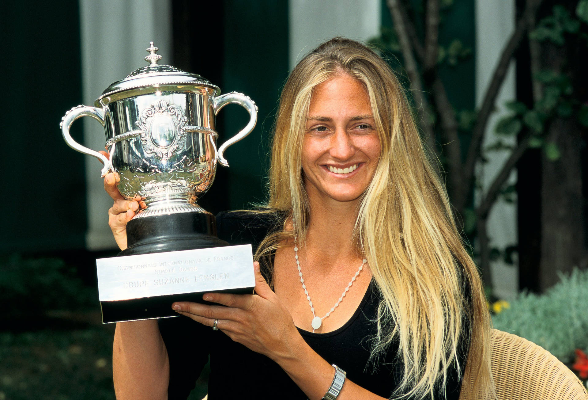 Mary Pierce Roland Garros Trophy. Wallpaper