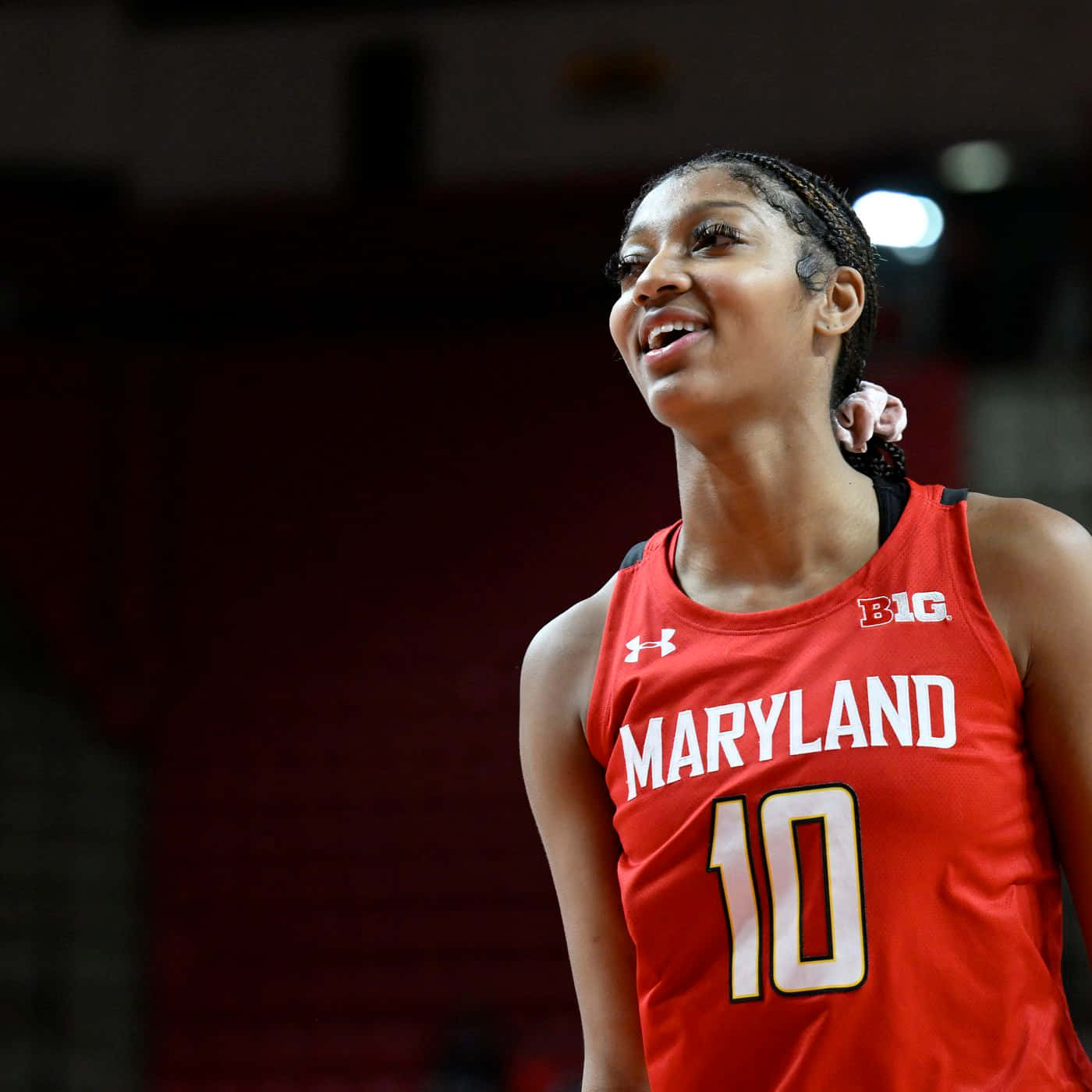 Maryland Basketballspiller Smilende Bakgrunnsbildet