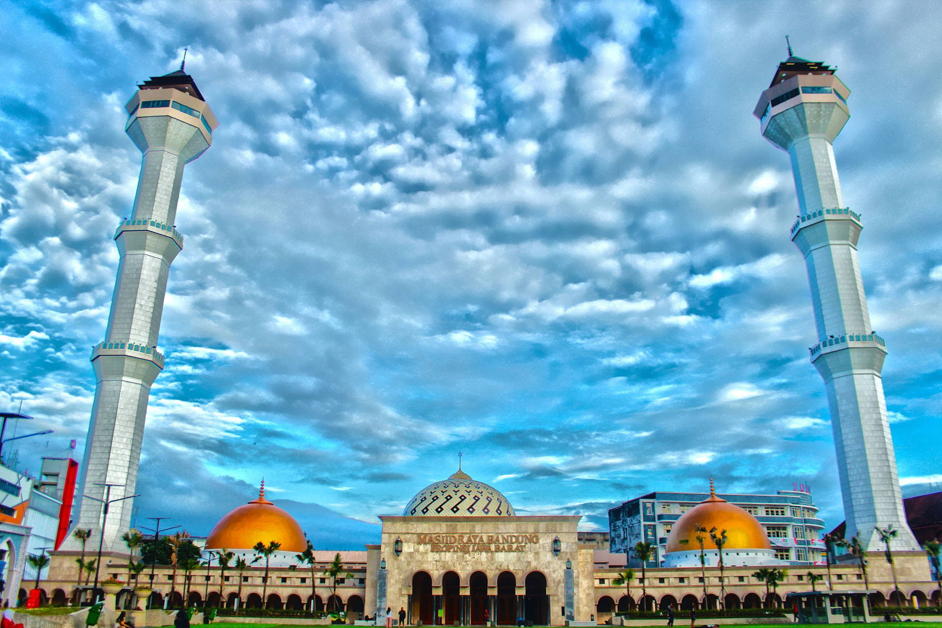 Frentea La Mezquita Raya De Bandung Fondo de pantalla