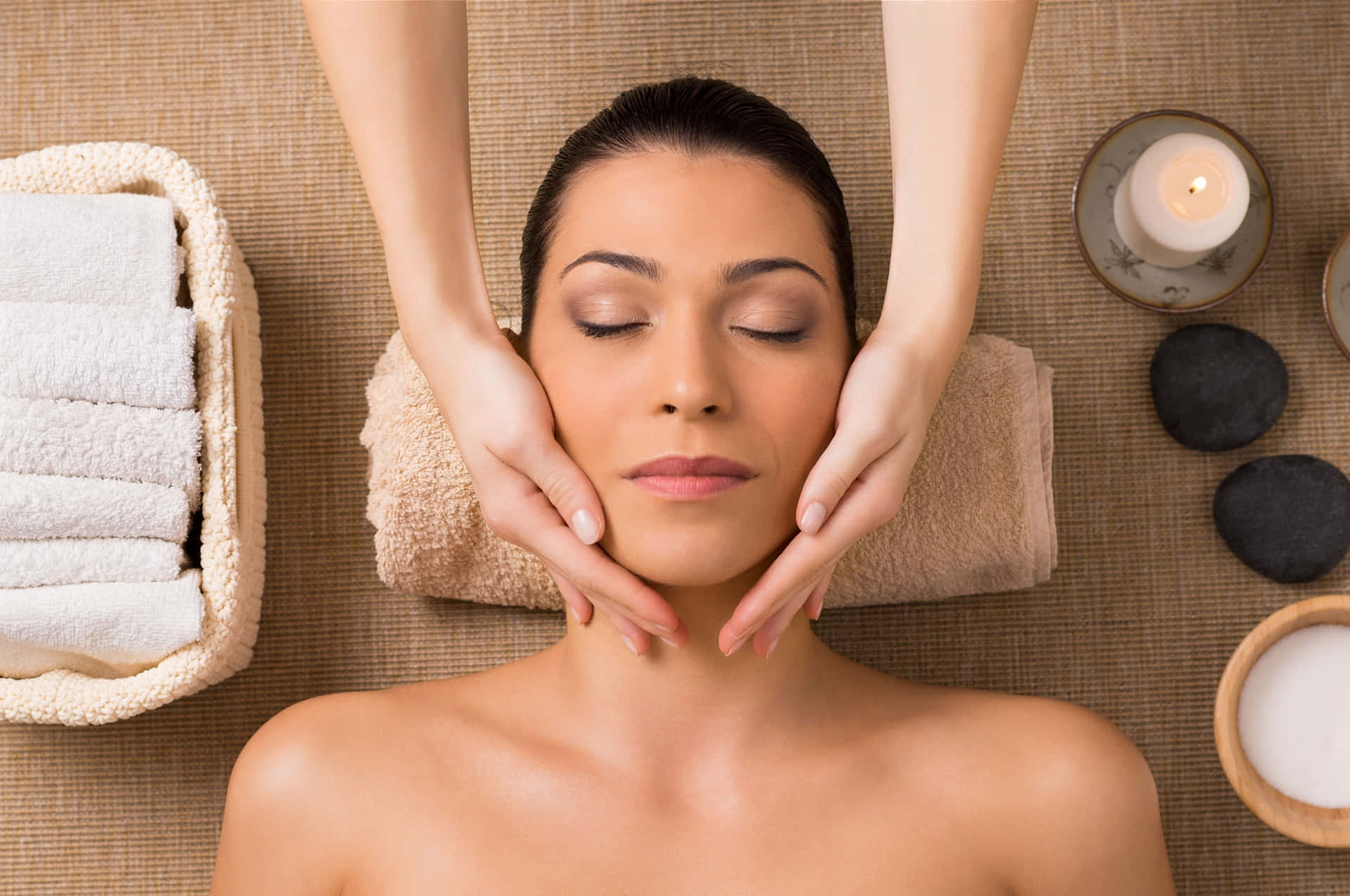 A Woman Getting A Facial Massage At A Spa Wallpaper