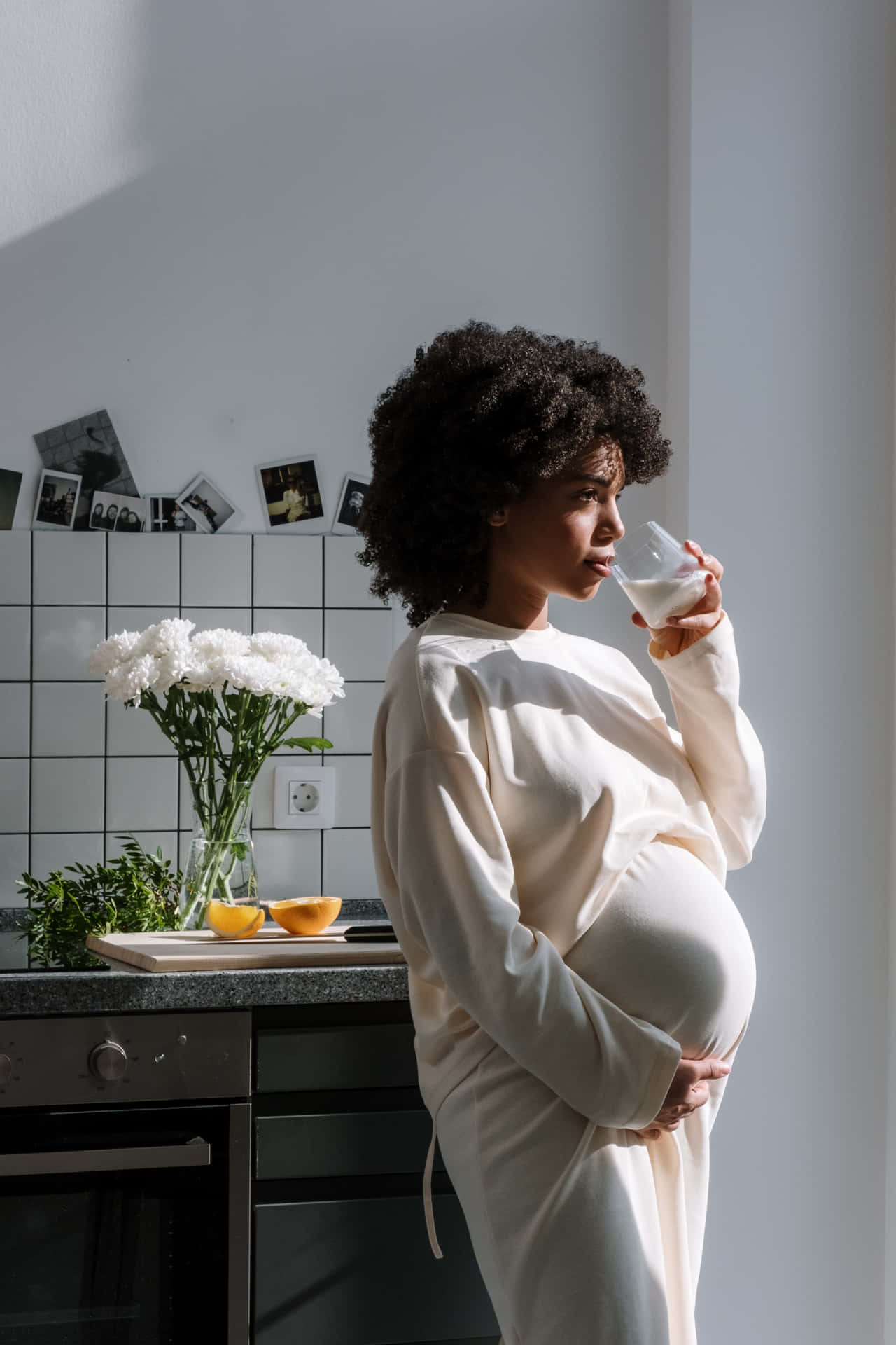 Gravid kvinde drikker vand graviditet billede wallpaper