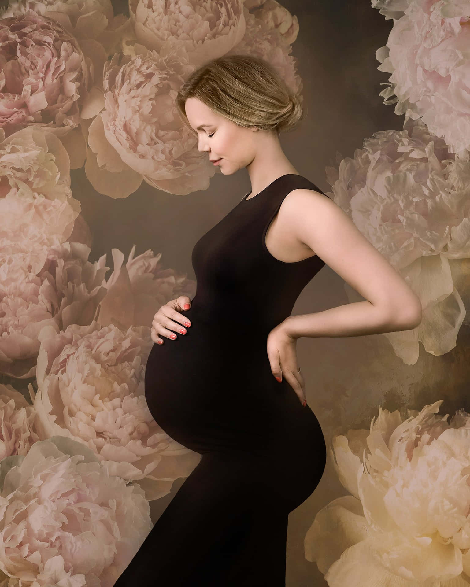 Schwangeresmädchen Auf Einem Schwarzen Schwangerschaftsbild