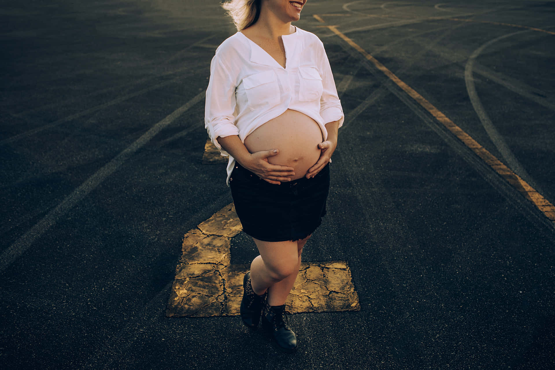 Schwangerfrau Auf Der Straße - Bild Zur Schwangerschaft