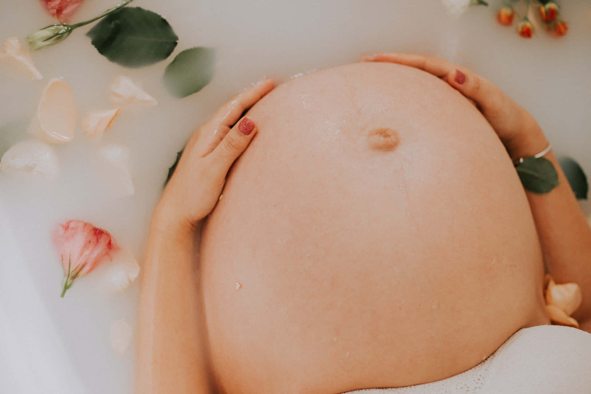 Riesigerschwangerer Bauch Schwangerschaftsfoto