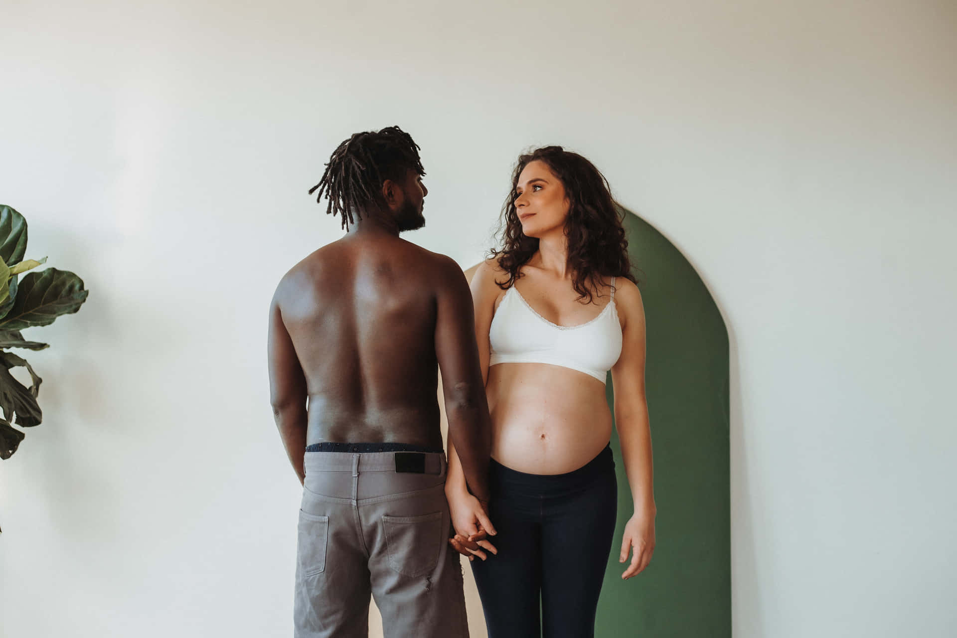 Paarmit Schwangerschaftsfoto Im Maternity-stil