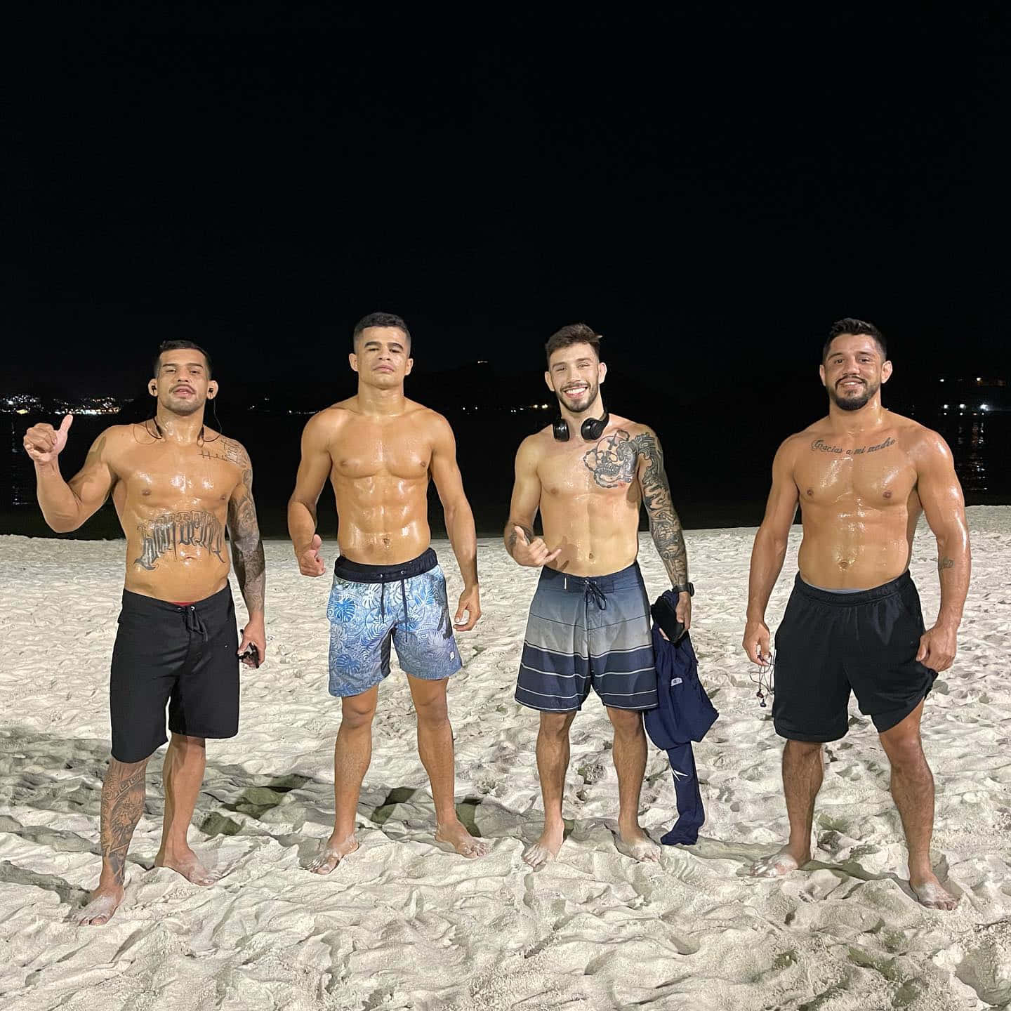 Matheus Nicolau With Friends At Beach Picture