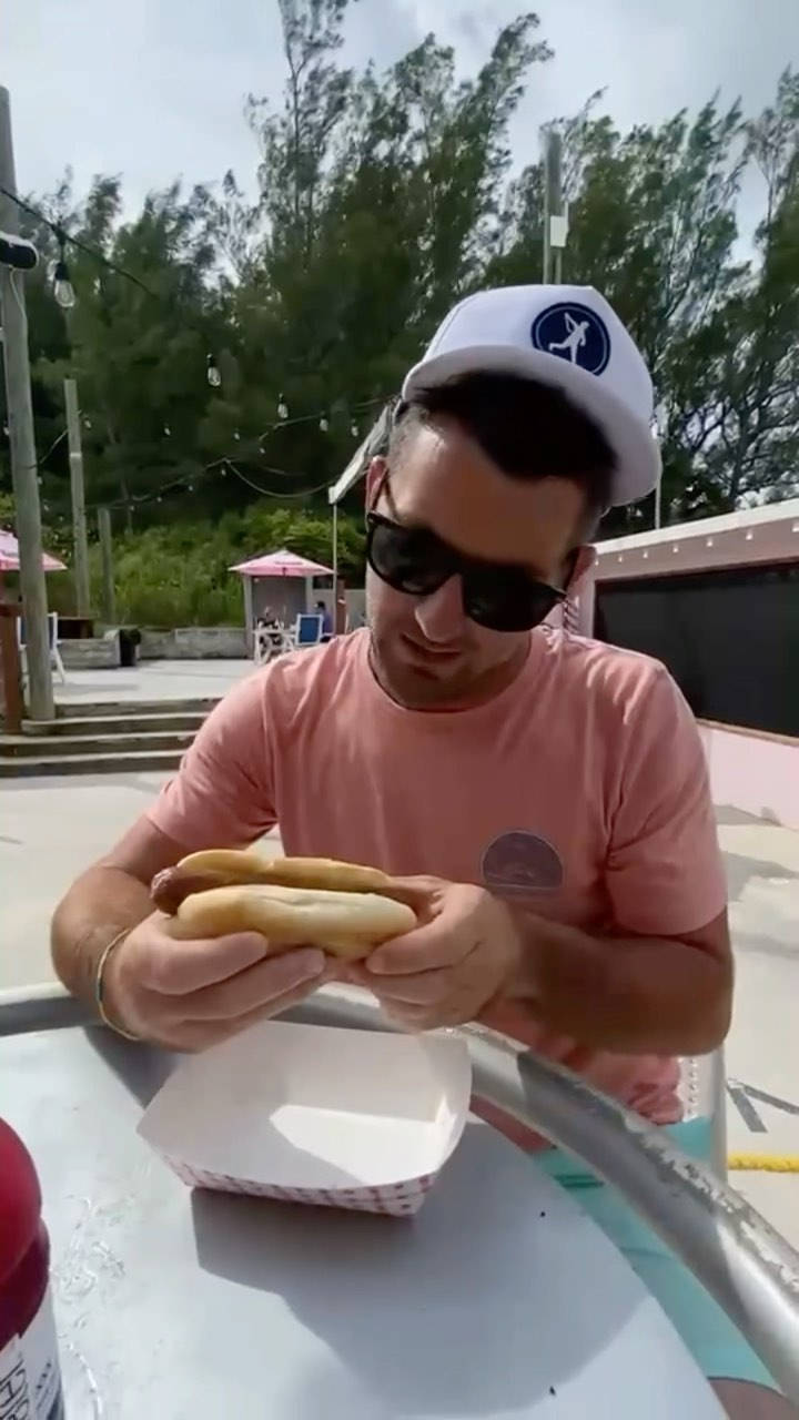 Matt spise hotdog toppiket. Wallpaper
