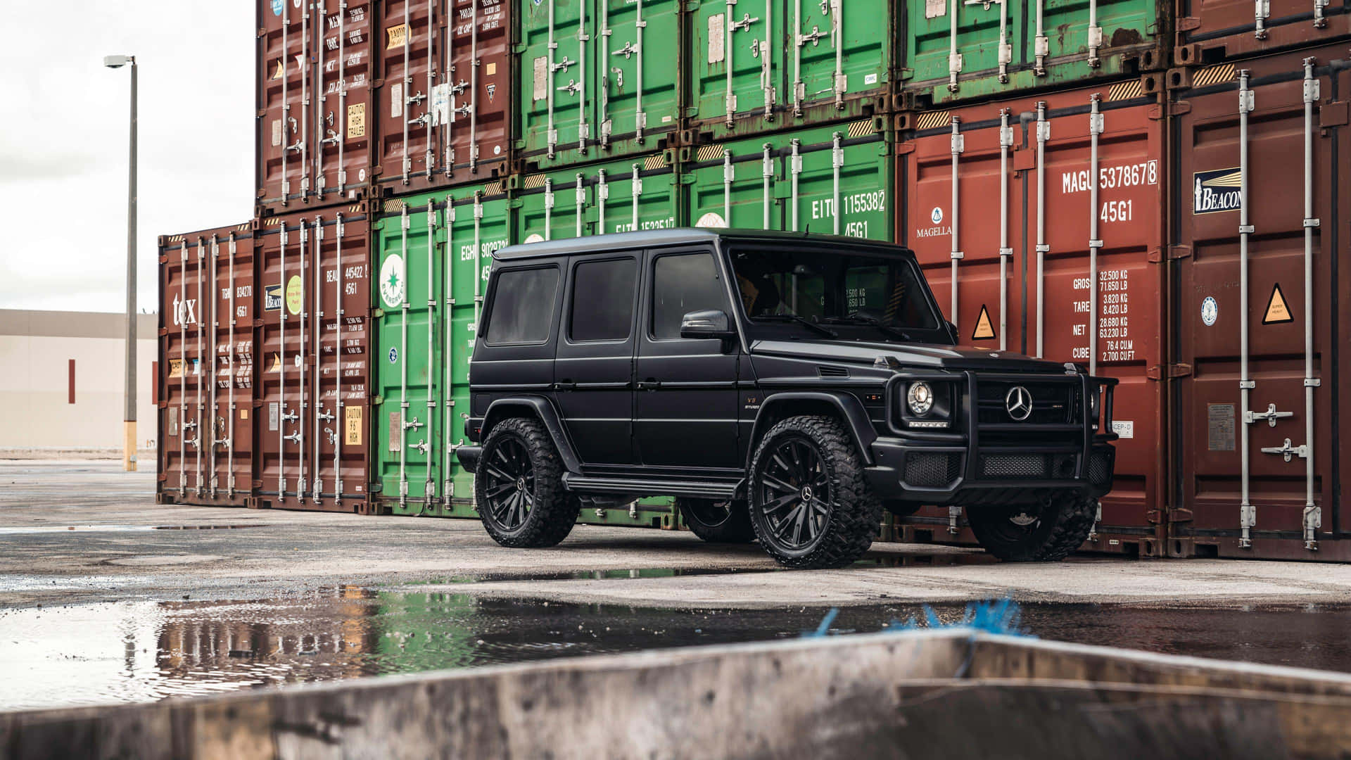 Matte Black G Wagon Industrial Backdrop.jpg Wallpaper