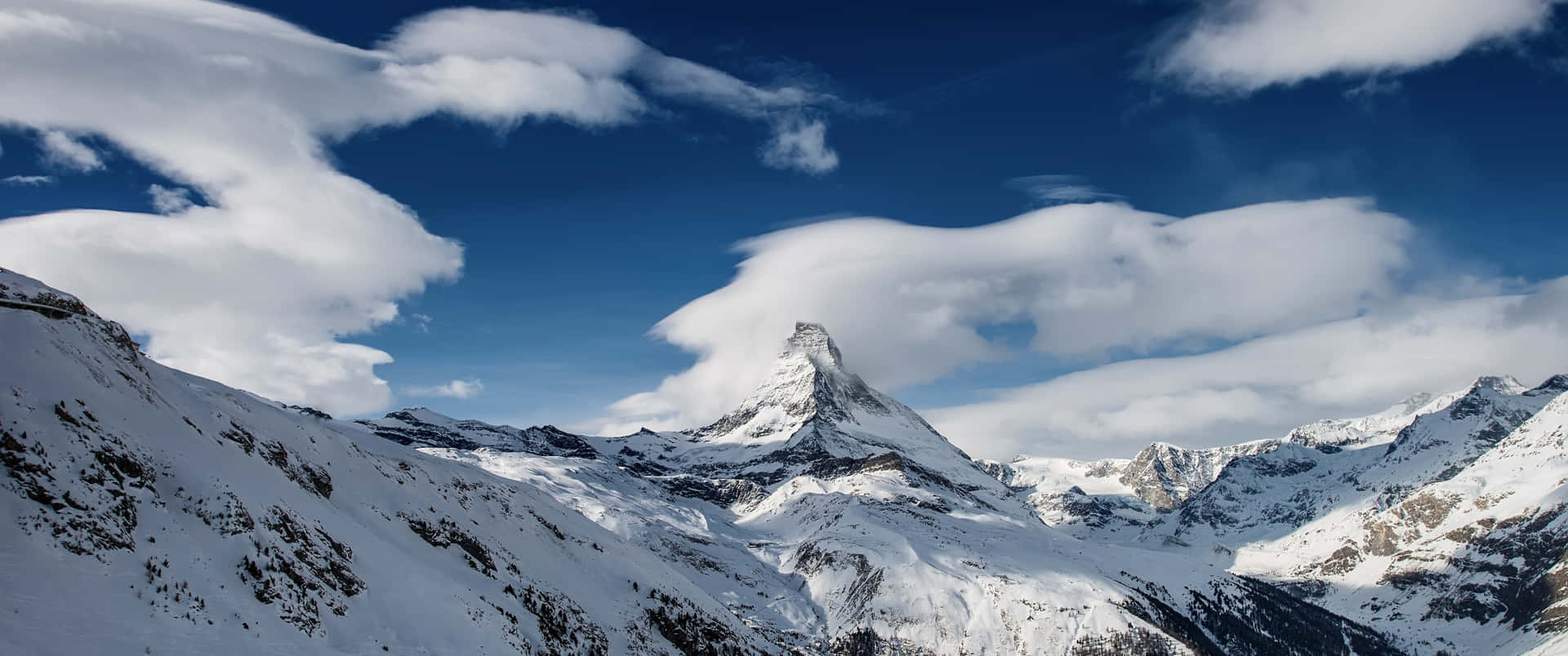 Matterhorn Summit Ultra-brede Ramme Tapet Wallpaper