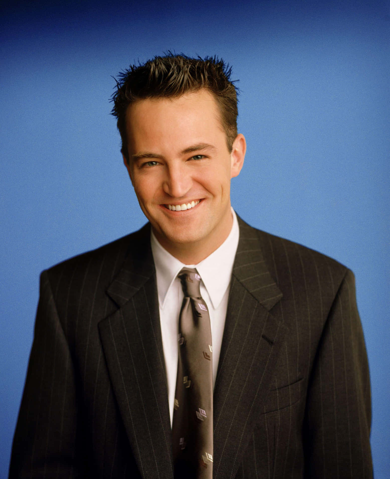 Actor Matthew Perry takes a break from life in Hollywood Wallpaper