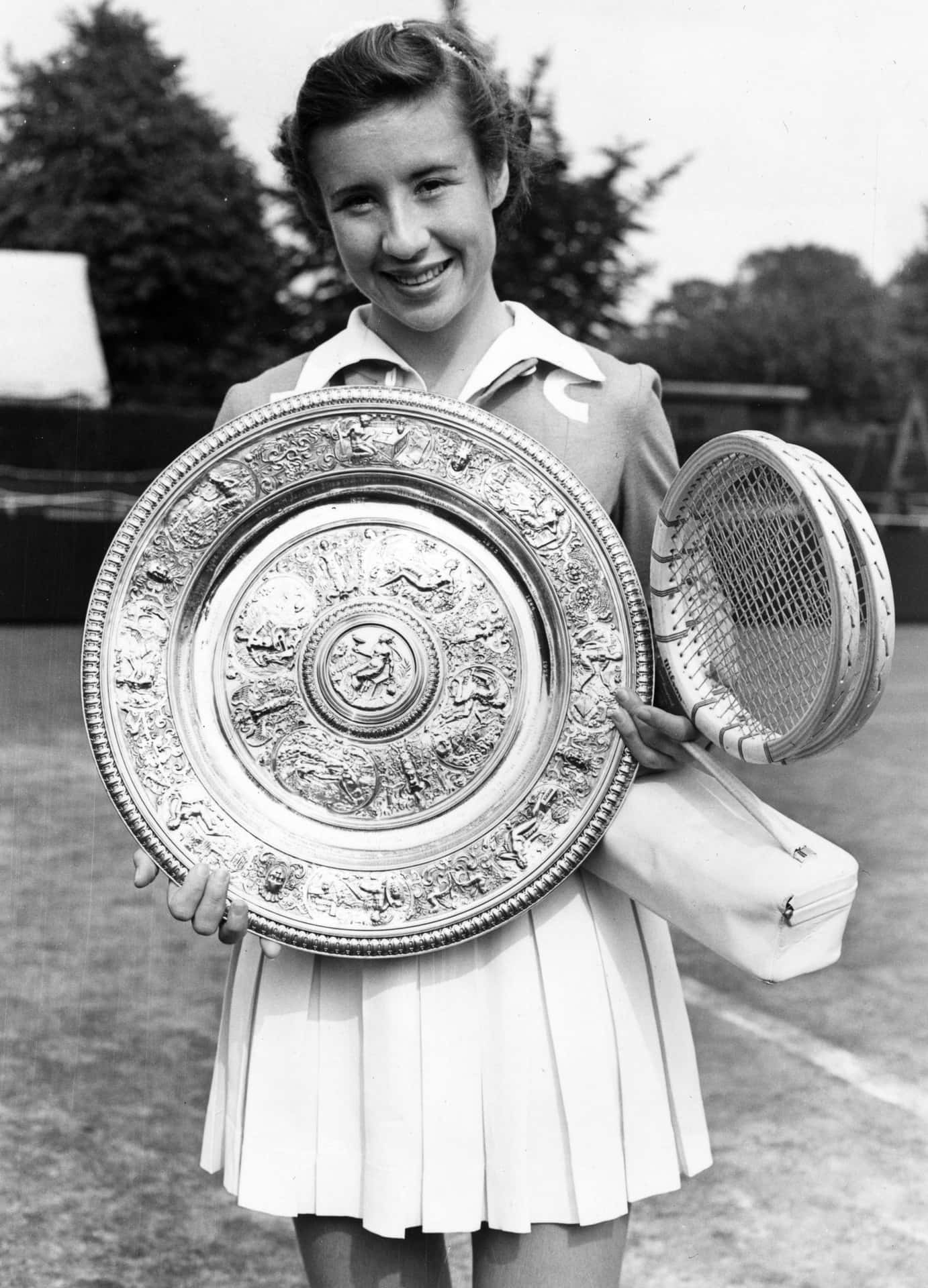 Maureen Connolly Holding Wimbledon Trophy Triumphantly Wallpaper