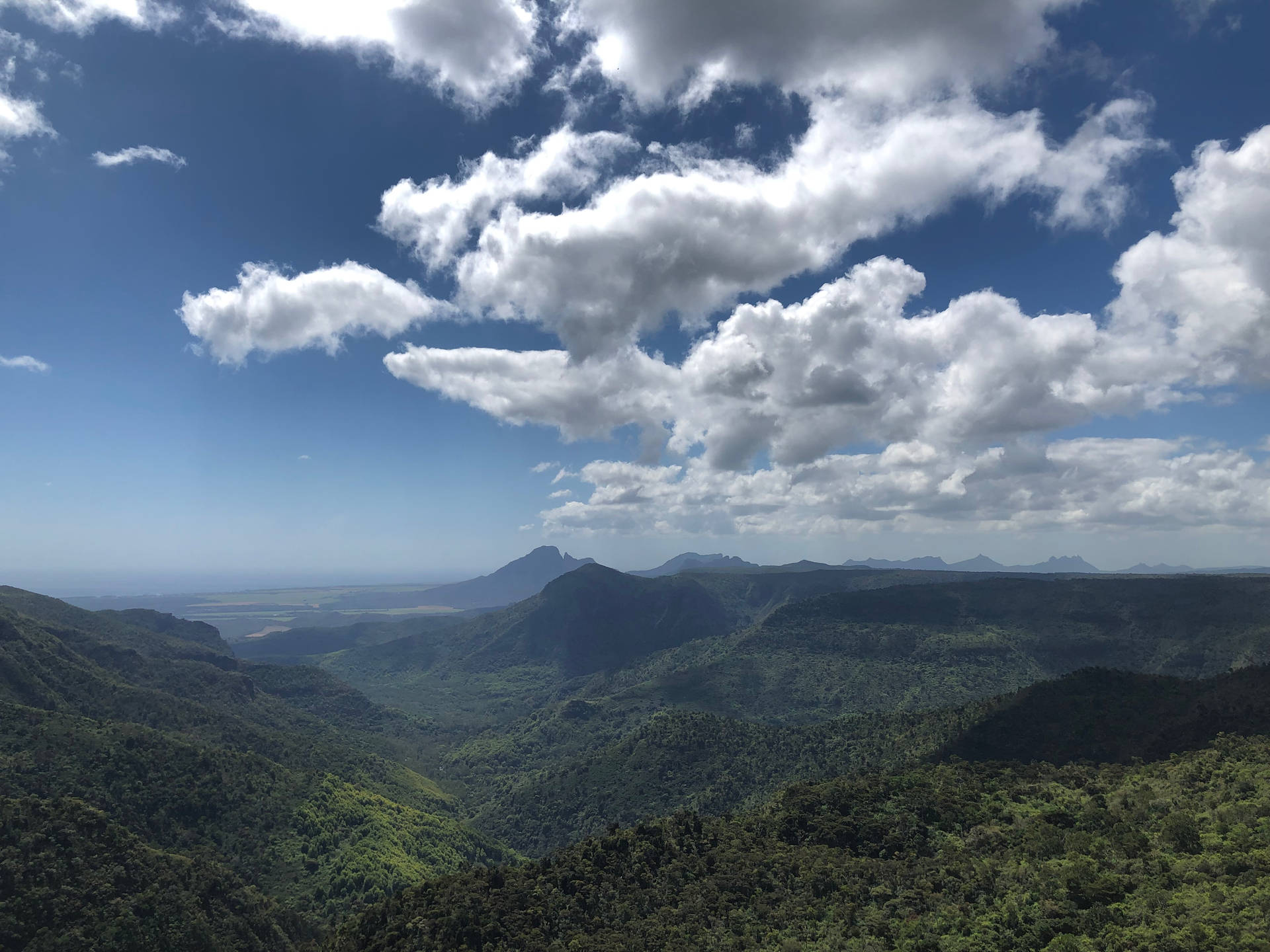 Mauritiusberge Und Wolken Wallpaper