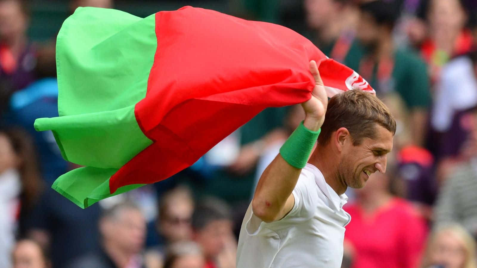Max Mirnyi With Belarusian Flag Background