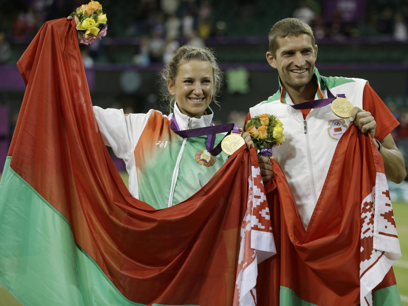 Max Mirnyi With Mixed Doubles Partner Wallpaper