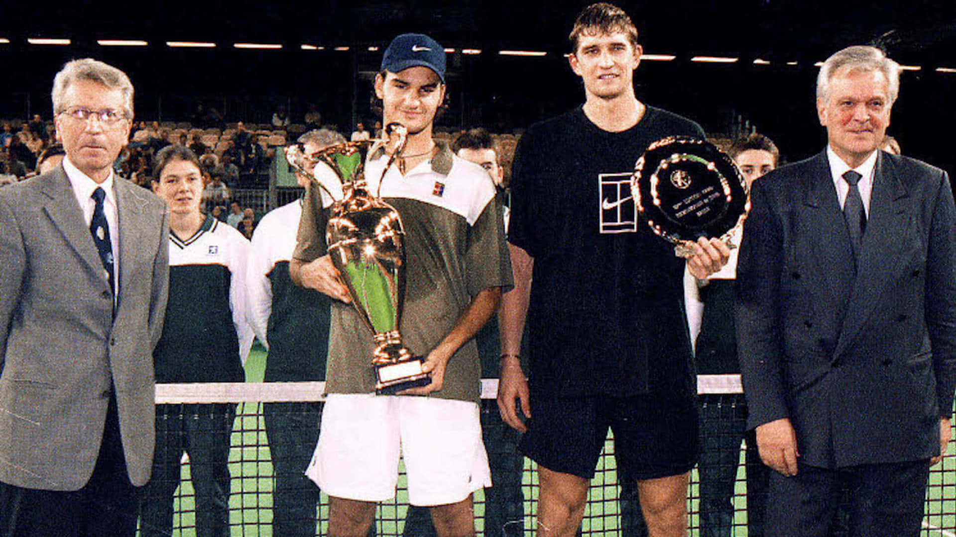 Maxmirnyi Con Roger Federer En Wimbledon Fondo de pantalla