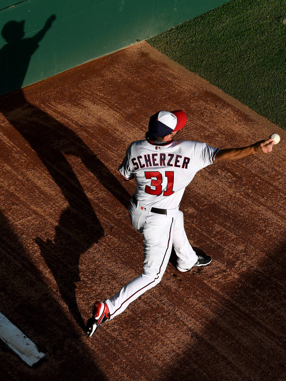Max Scherzer på et baseball felt Wallpaper