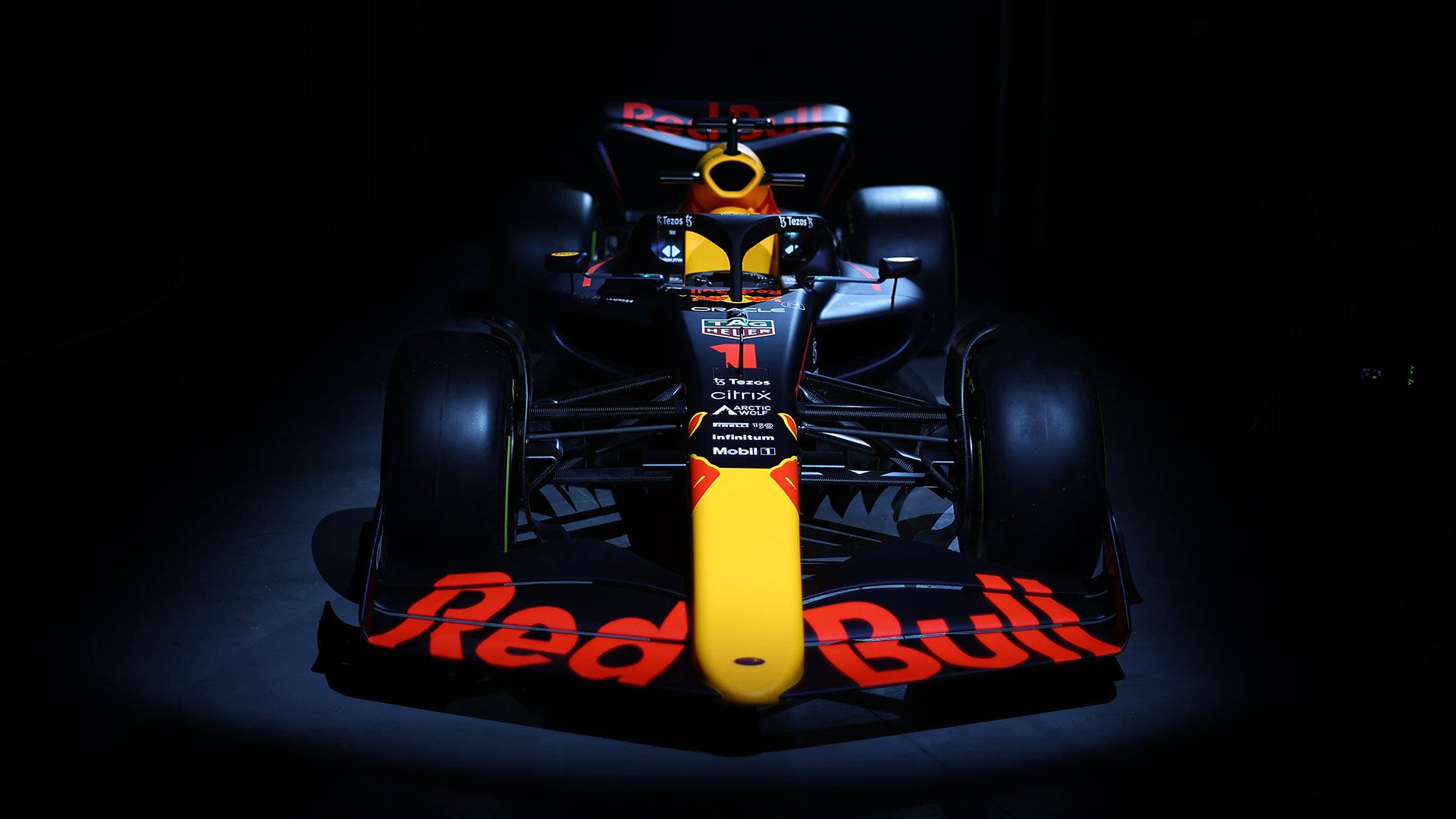 Max Verstappen Red Bull Racing RB18 Wallpaper