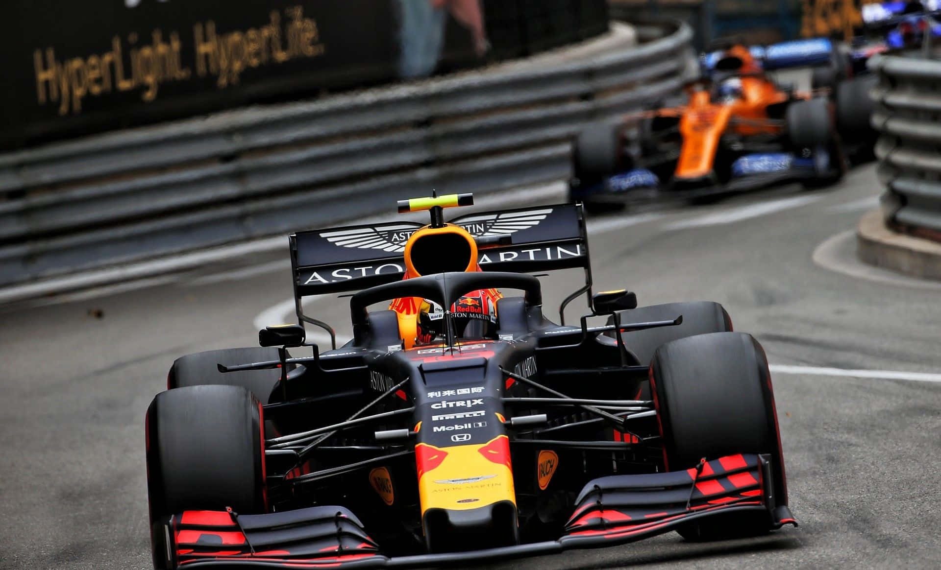 Maxverstappen Che Corre Sulla Pista Con La Sua Macchina Di Formula 1