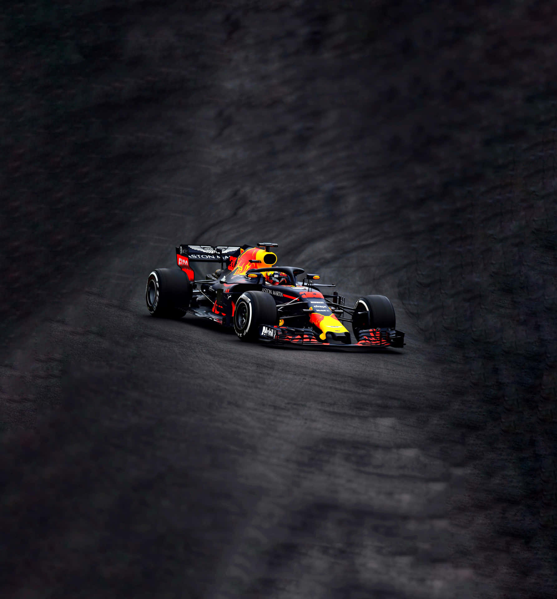 Maxverstappen In Azione Durante Una Gara Di Formula 1