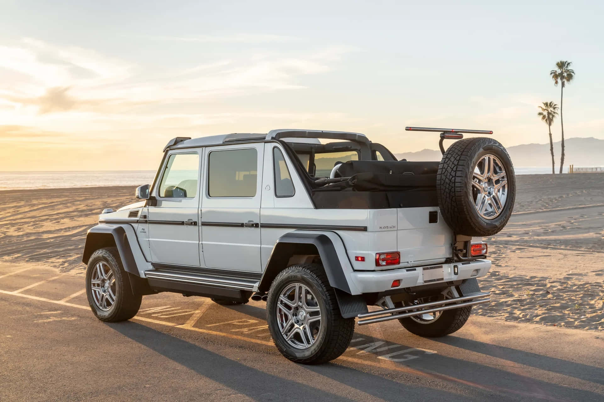 Maybach G650 Landaulet Sur La Plage Fond d'écran