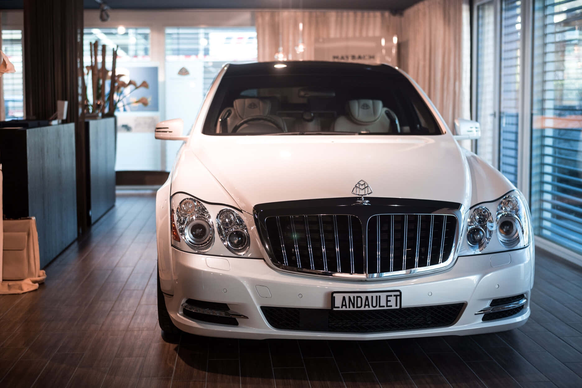 Affichage En Showroom De Maybach Landaulet Fond d'écran