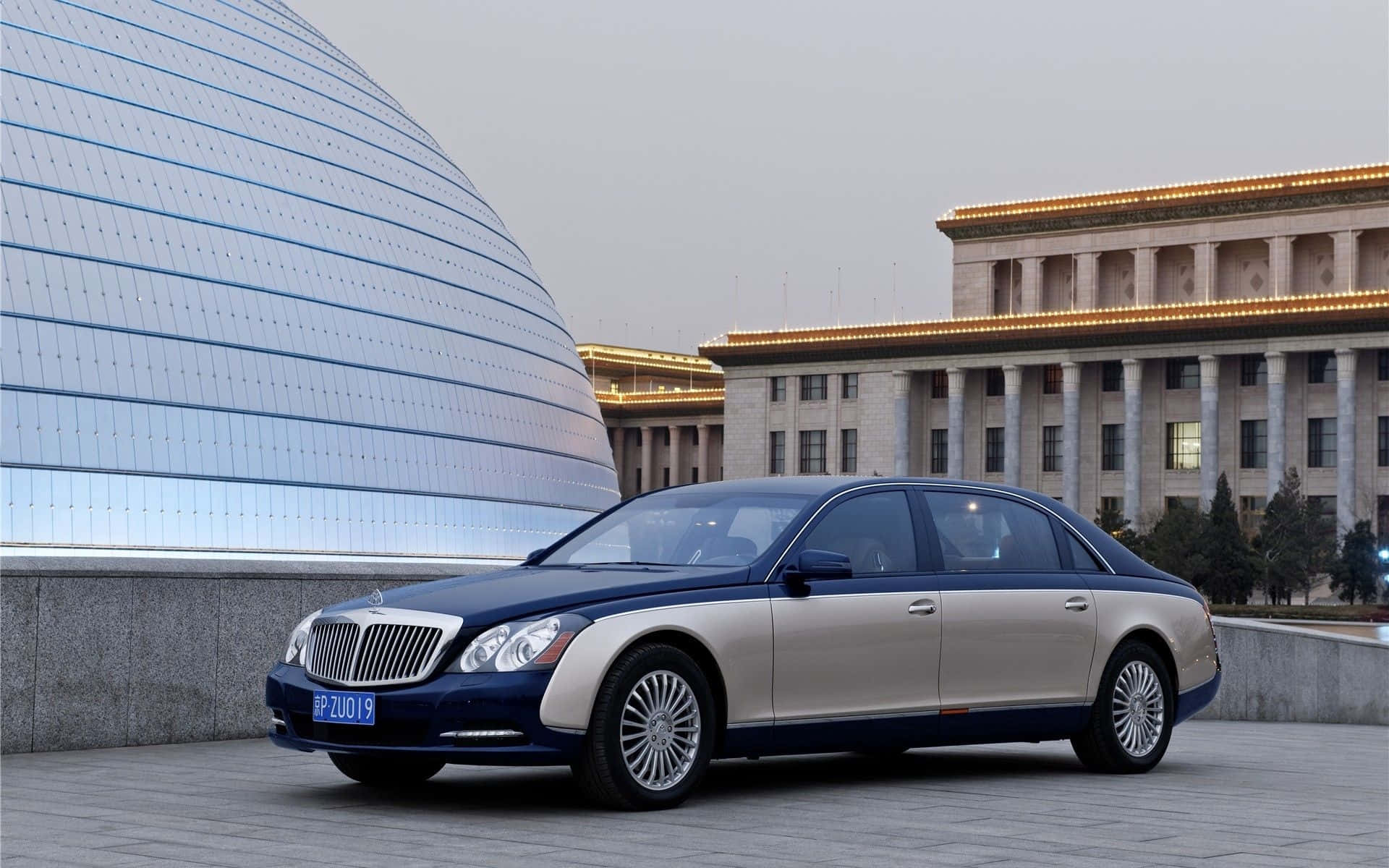 Maybach Landaulet Dengan Latar Belakang Urban Wallpaper