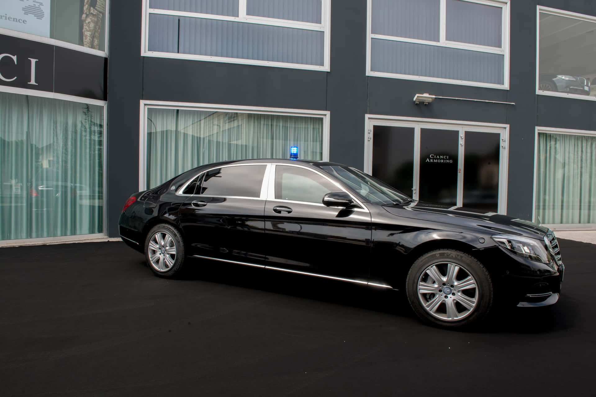 Maybach S600 Buiten Luxe Dealership Achtergrond