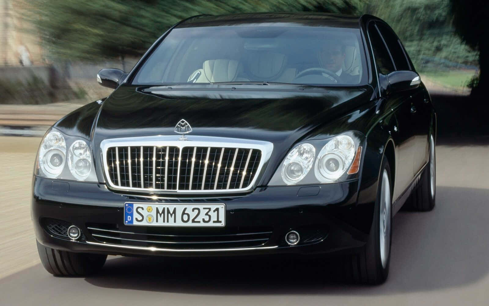 Maybach62s Luxury Sedan On The Move Wallpaper