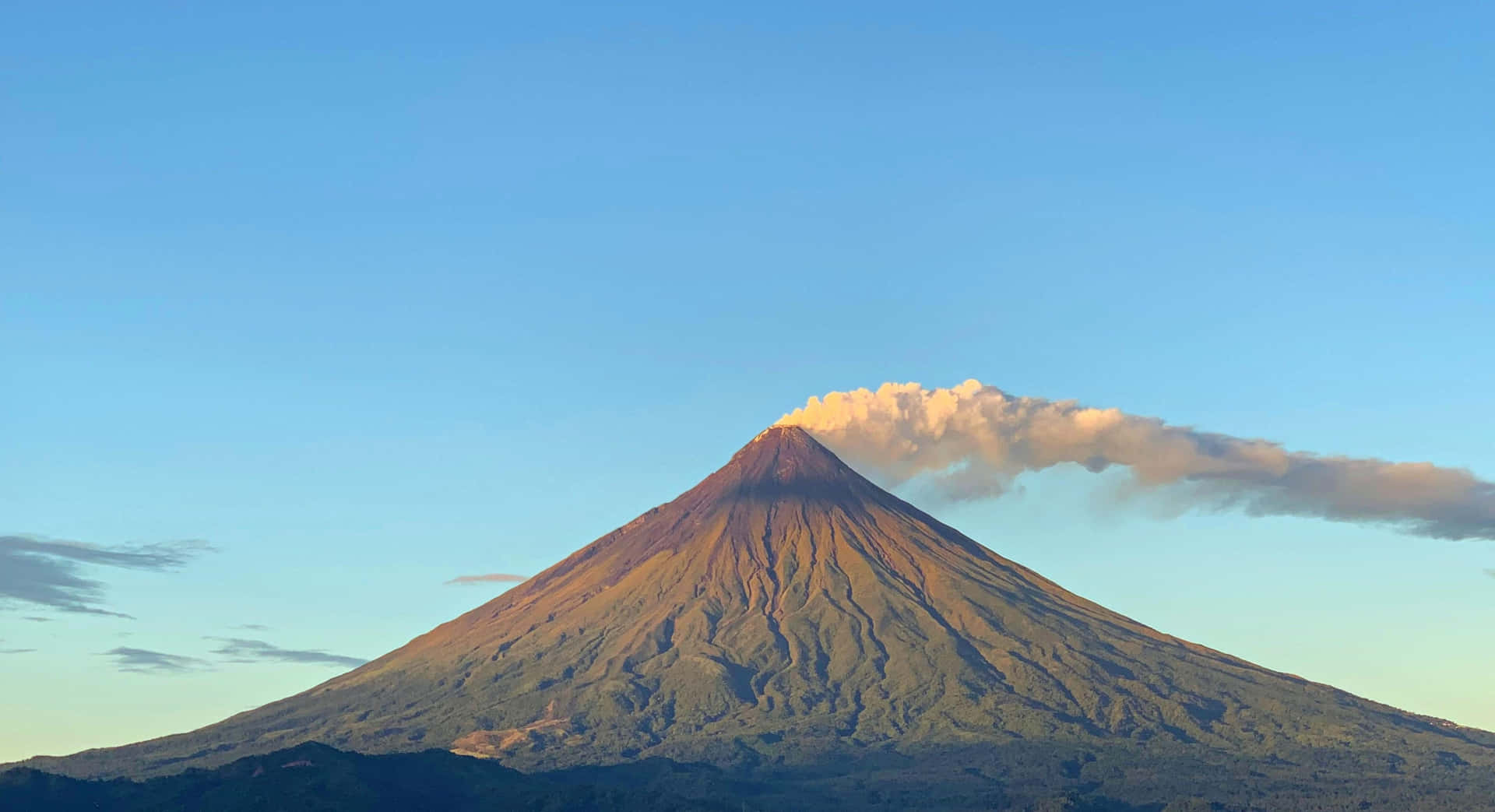 Mayon Volcano White Smoke Wallpaper