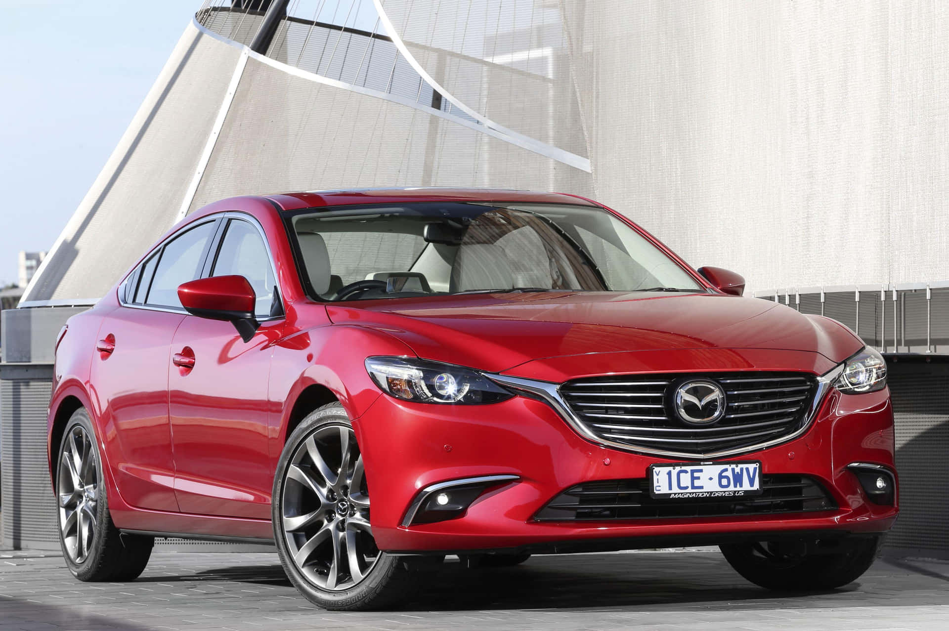 Eleganciacautivadora: Mazda 6 En Movimiento Fondo de pantalla