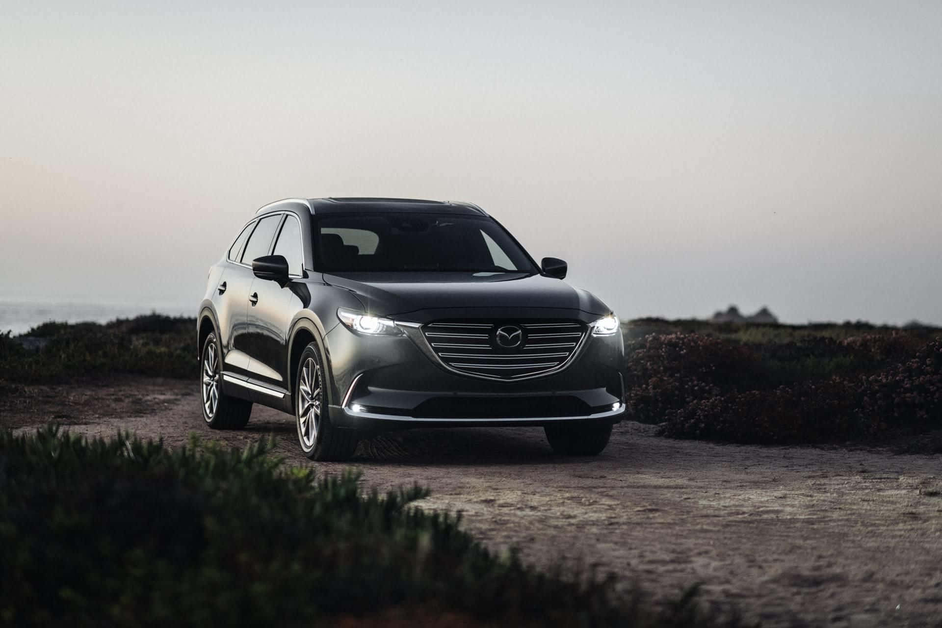 Impresionantemazda Cx-9 En Un Entorno Pintoresco Fondo de pantalla