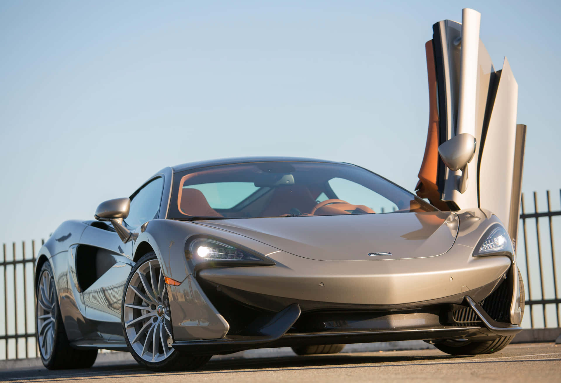 Mclaren 570gt - Unleashing Power And Luxury Wallpaper