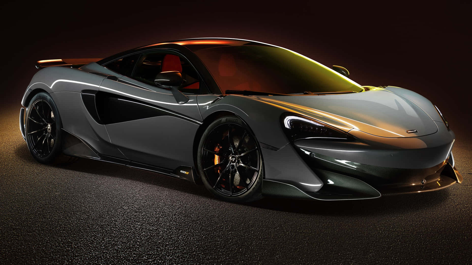 Mclaren 600lt Yang Menakjubkan Di Trek Wallpaper