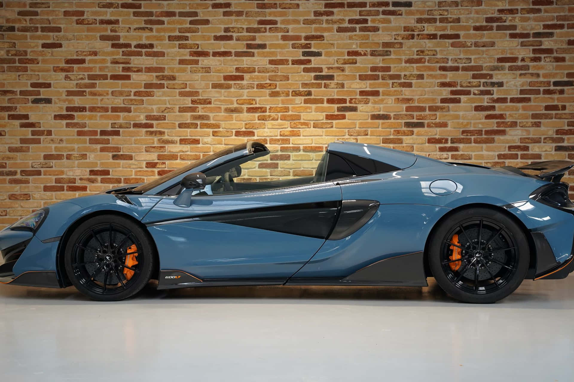 Stunning McLaren 600LT Spider Unleashes Performance and Style Wallpaper