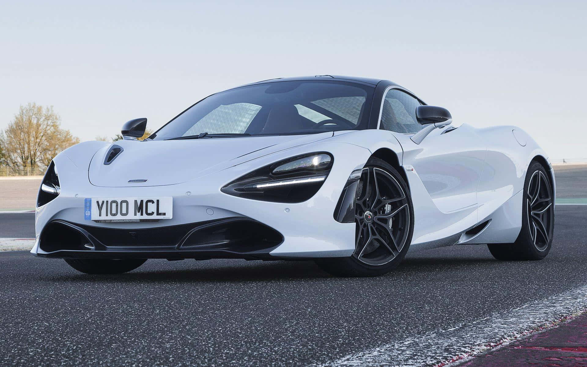 Turn heads wherever you go with the eye-catching and exhilarating McLaren 720s.