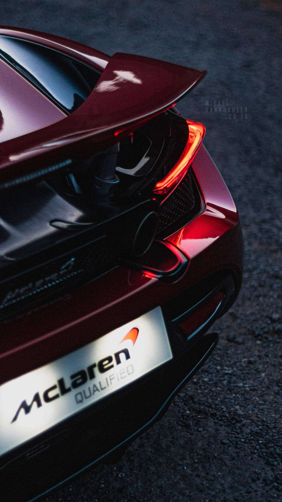 Mclaren 720s Phone Trunk And Plate Background
