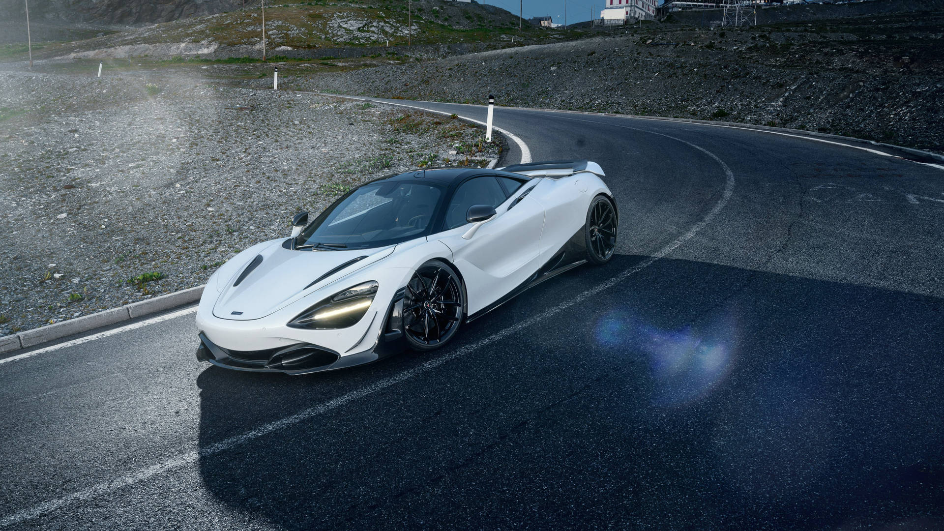 McLaren 720s White Curve Wallpaper