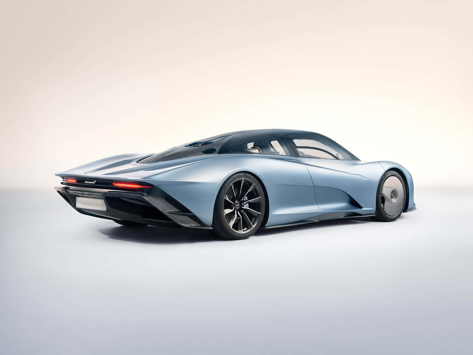 Elegant Og Innovativ Mclaren Speedtail Luksus Hyperbil Bakgrunnsbildet