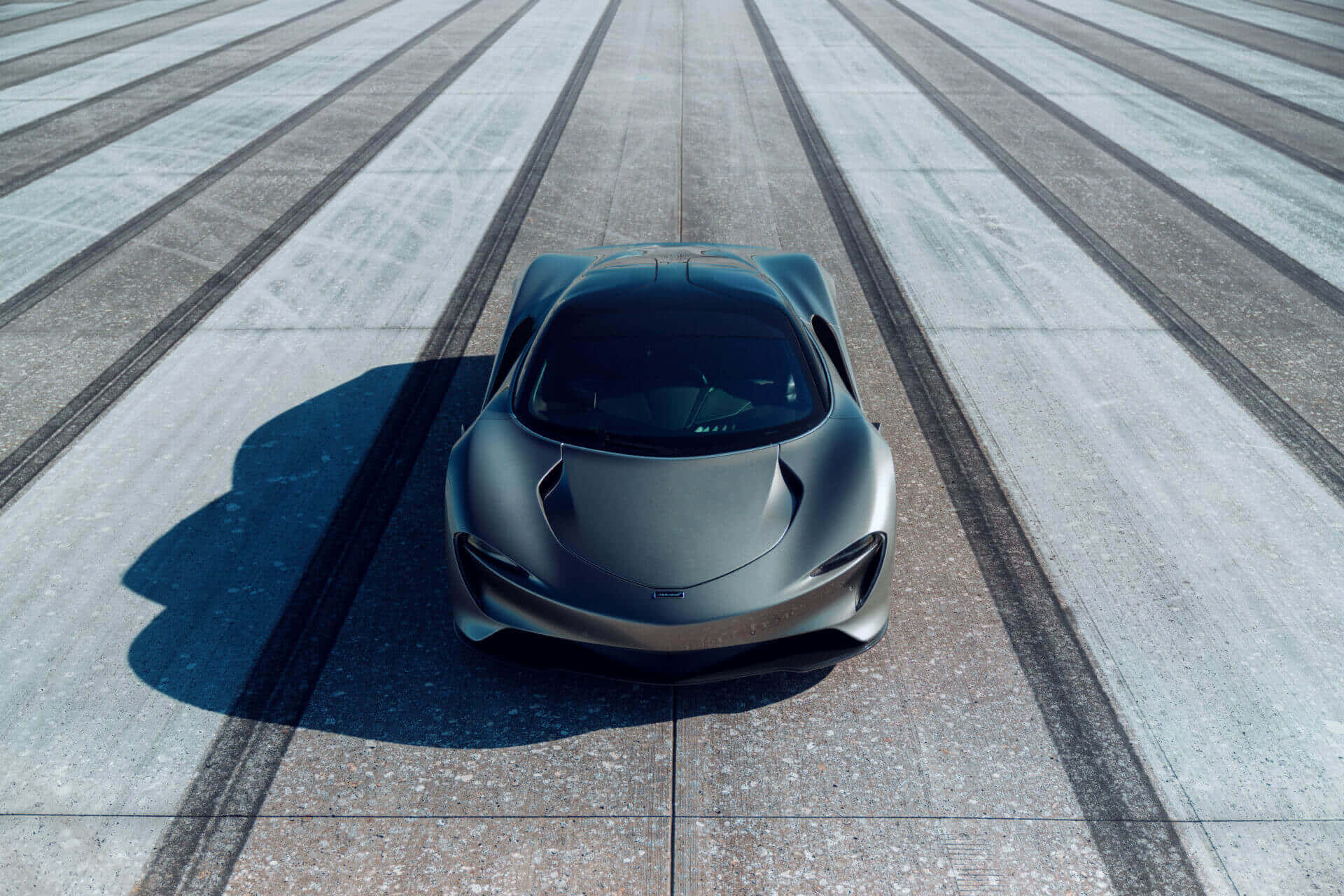 Mclarenspeedtail En La Carretera Fondo de pantalla