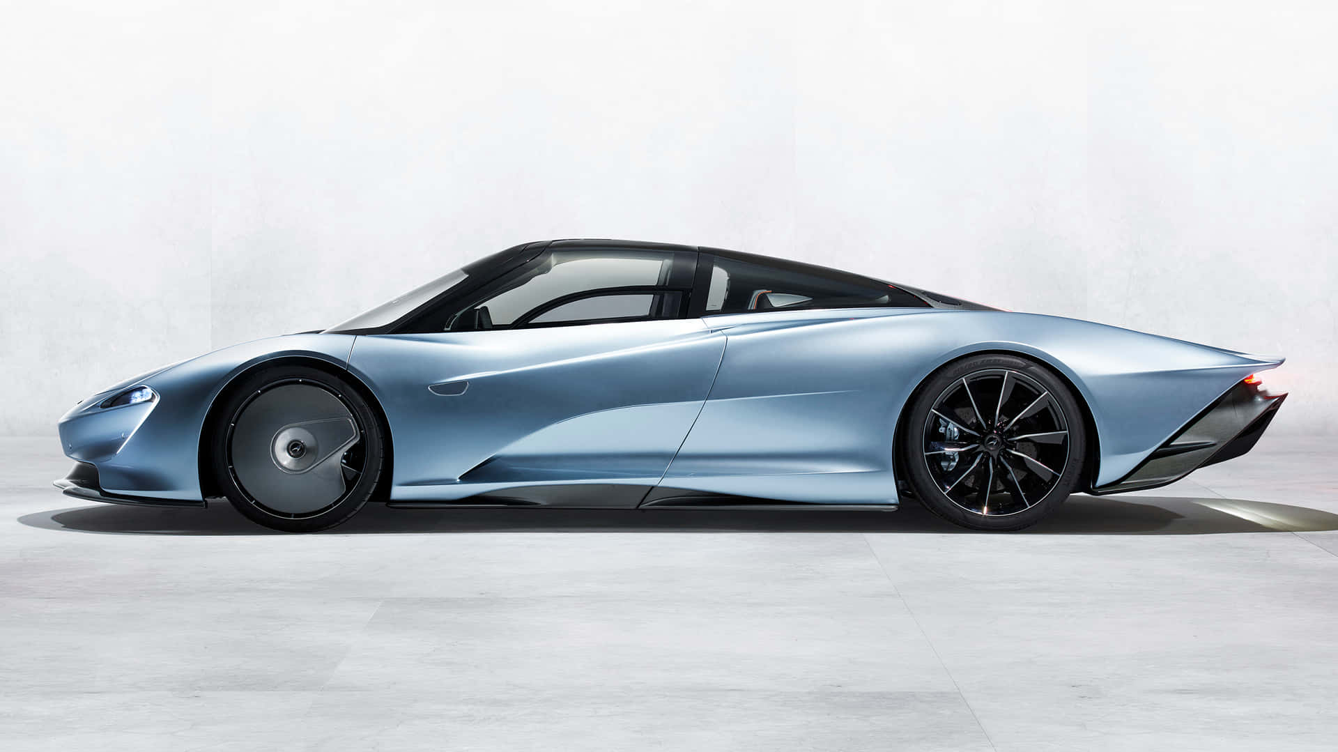 Sleek Og Elegant Mclaren Speedtail I Bevegelse Bakgrunnsbildet